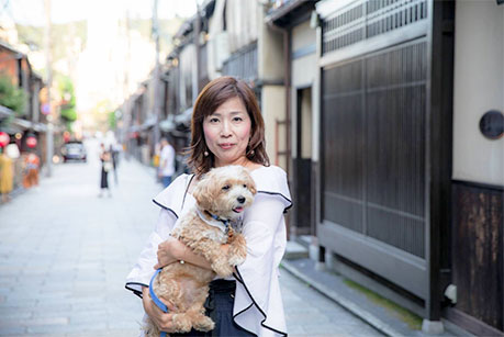 朱里泰怜